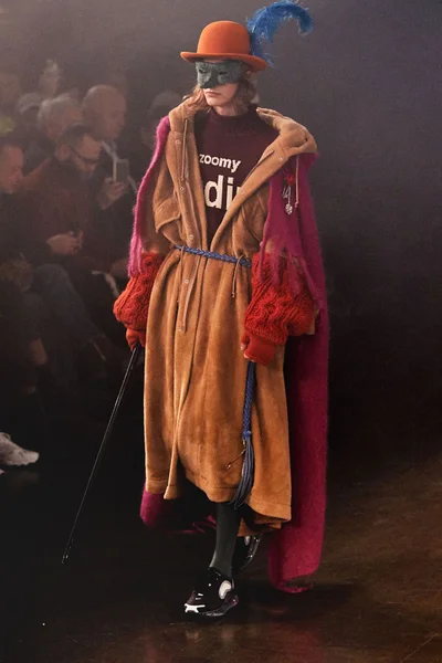 Look 1